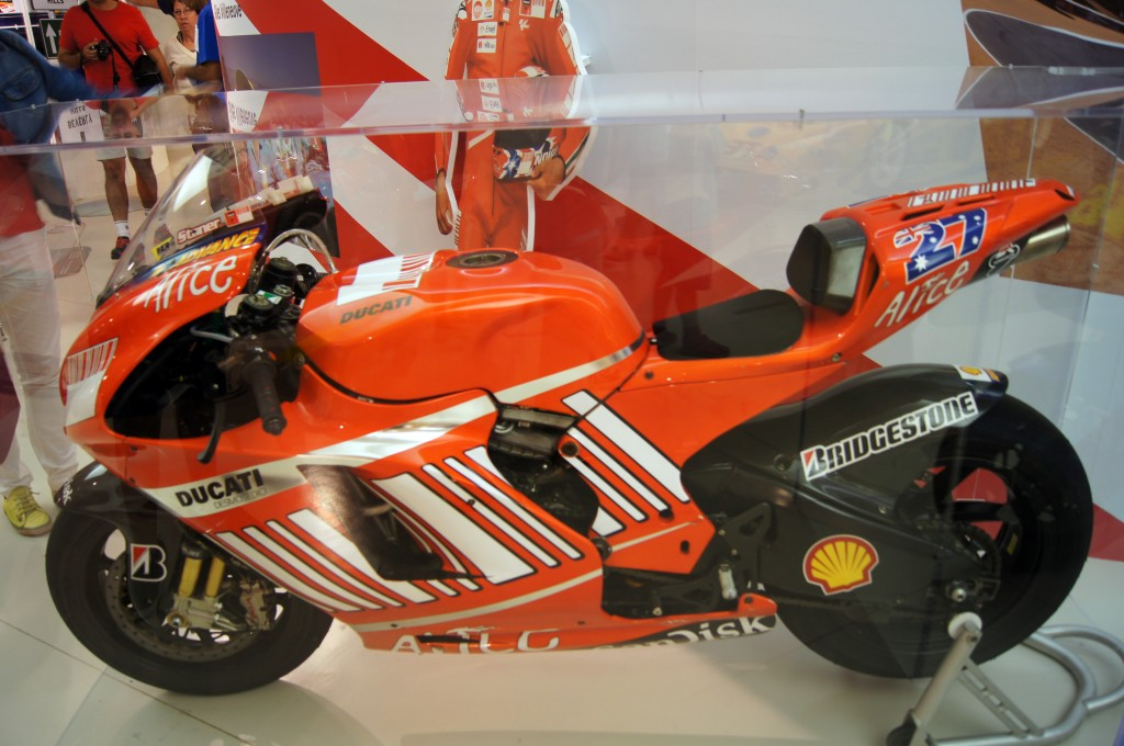 0 Ducati #27 Casey Stoner - museum exhibit | 360CarMuseum.com