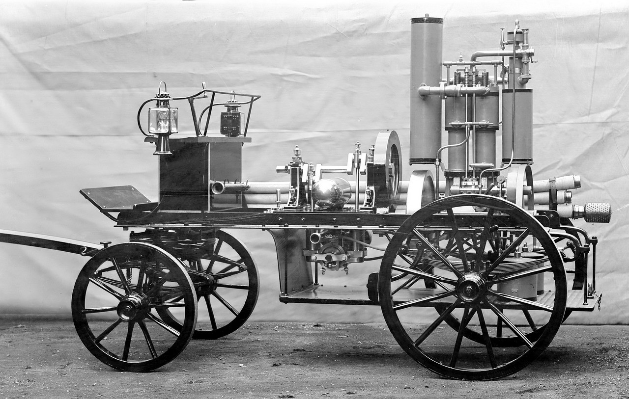 Первые автомобили с двигателем внутреннего