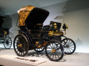 1896 Daimler Vis-à-Vis belt-driven car - museum exhibit | 360CarMuseum.com