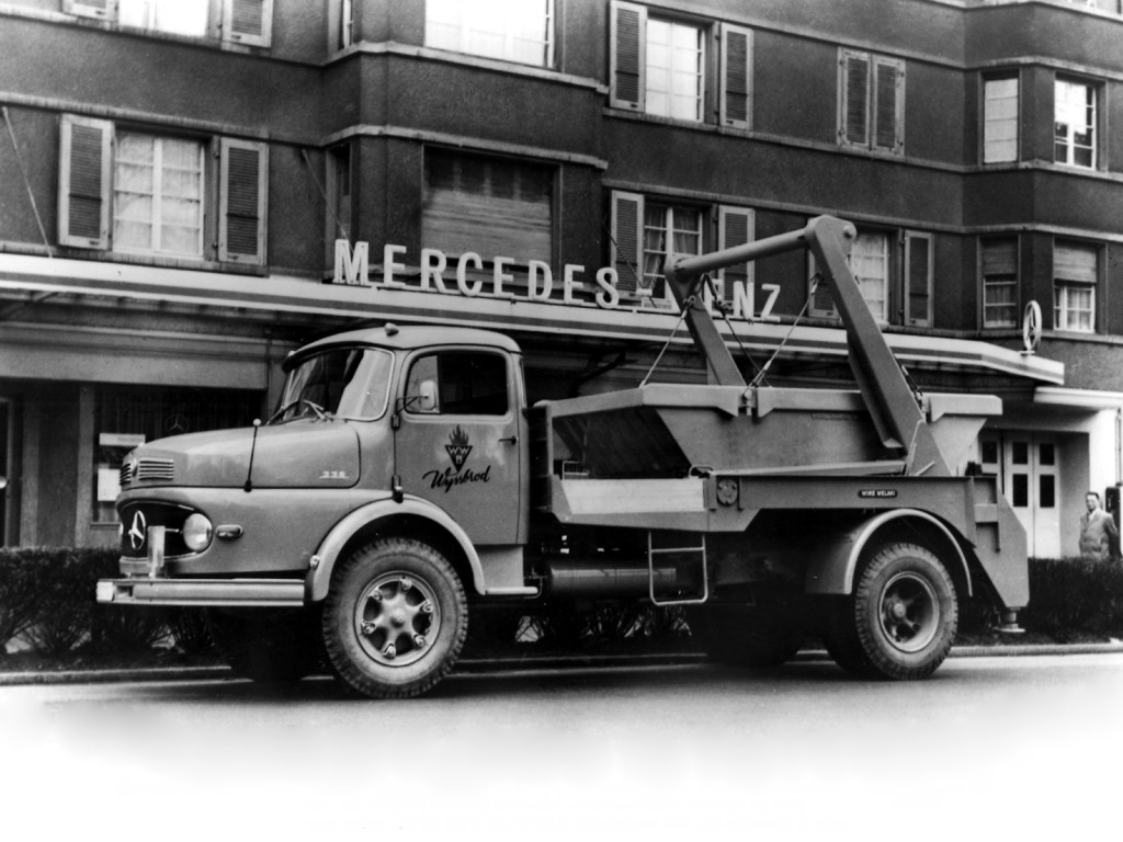1960 Mercedes-Benz LK 338 Dump Truck - museum exhibit | 360CarMuseum.com